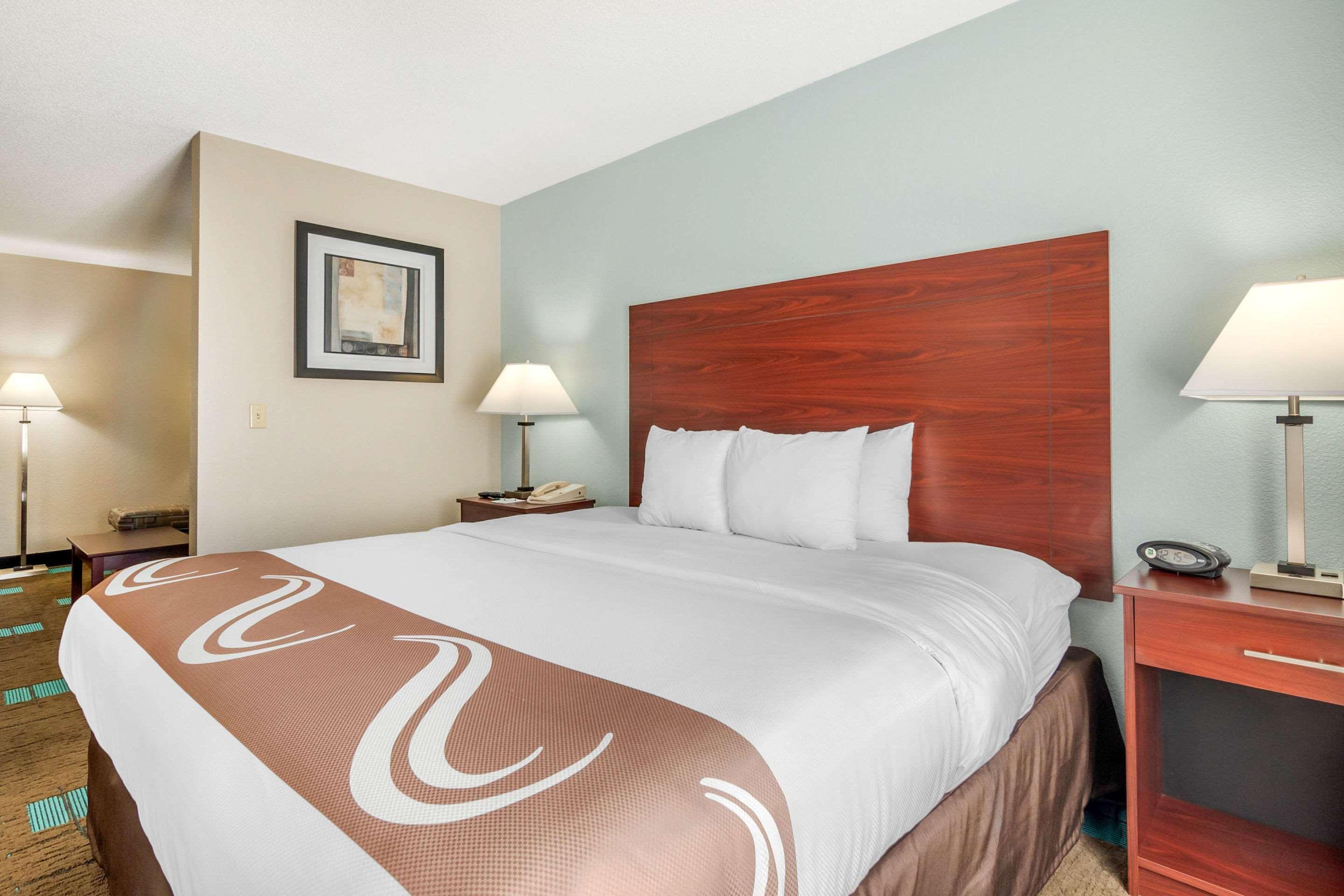 Quality Suites Kansas City International Airport Buitenkant foto