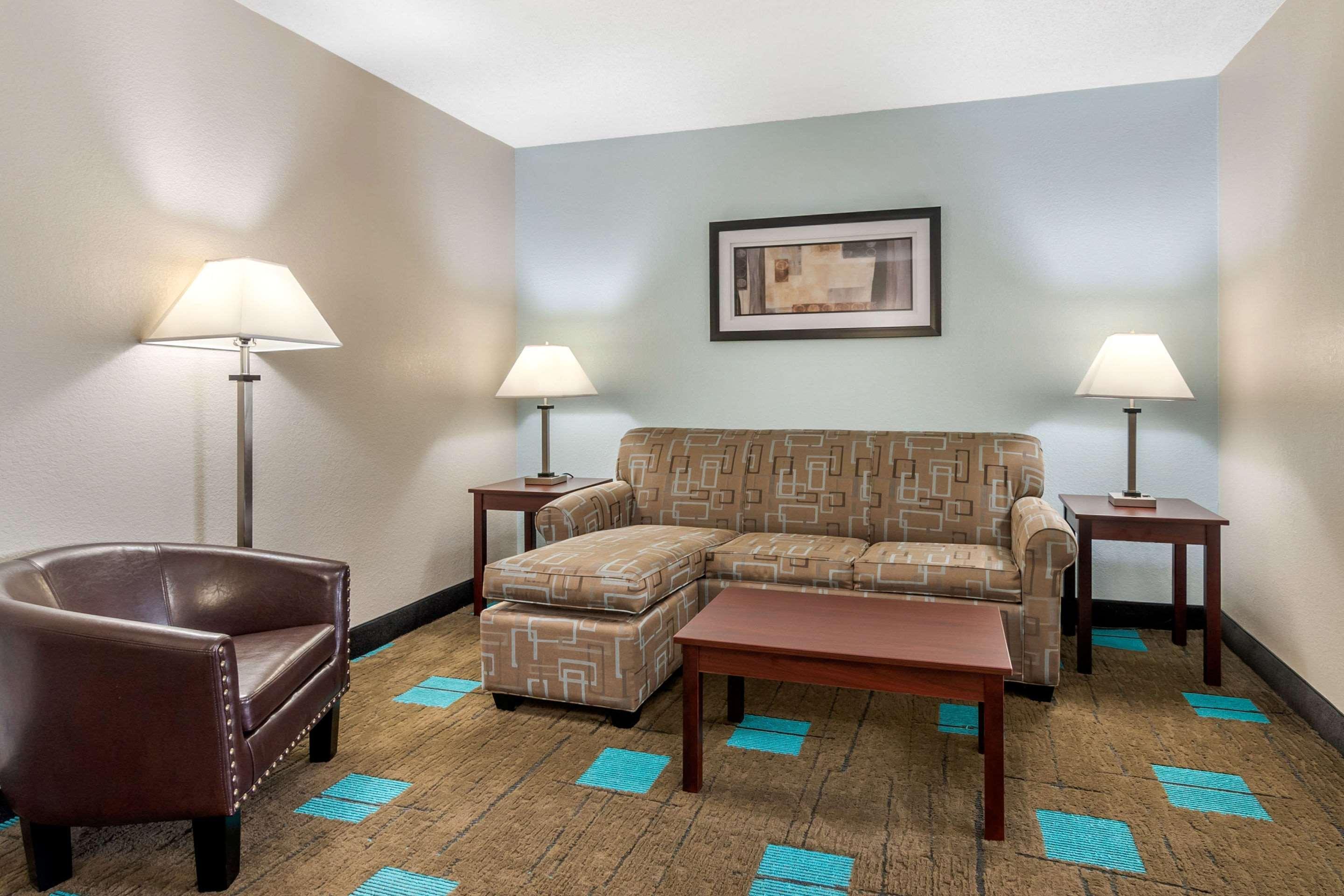 Quality Suites Kansas City International Airport Buitenkant foto