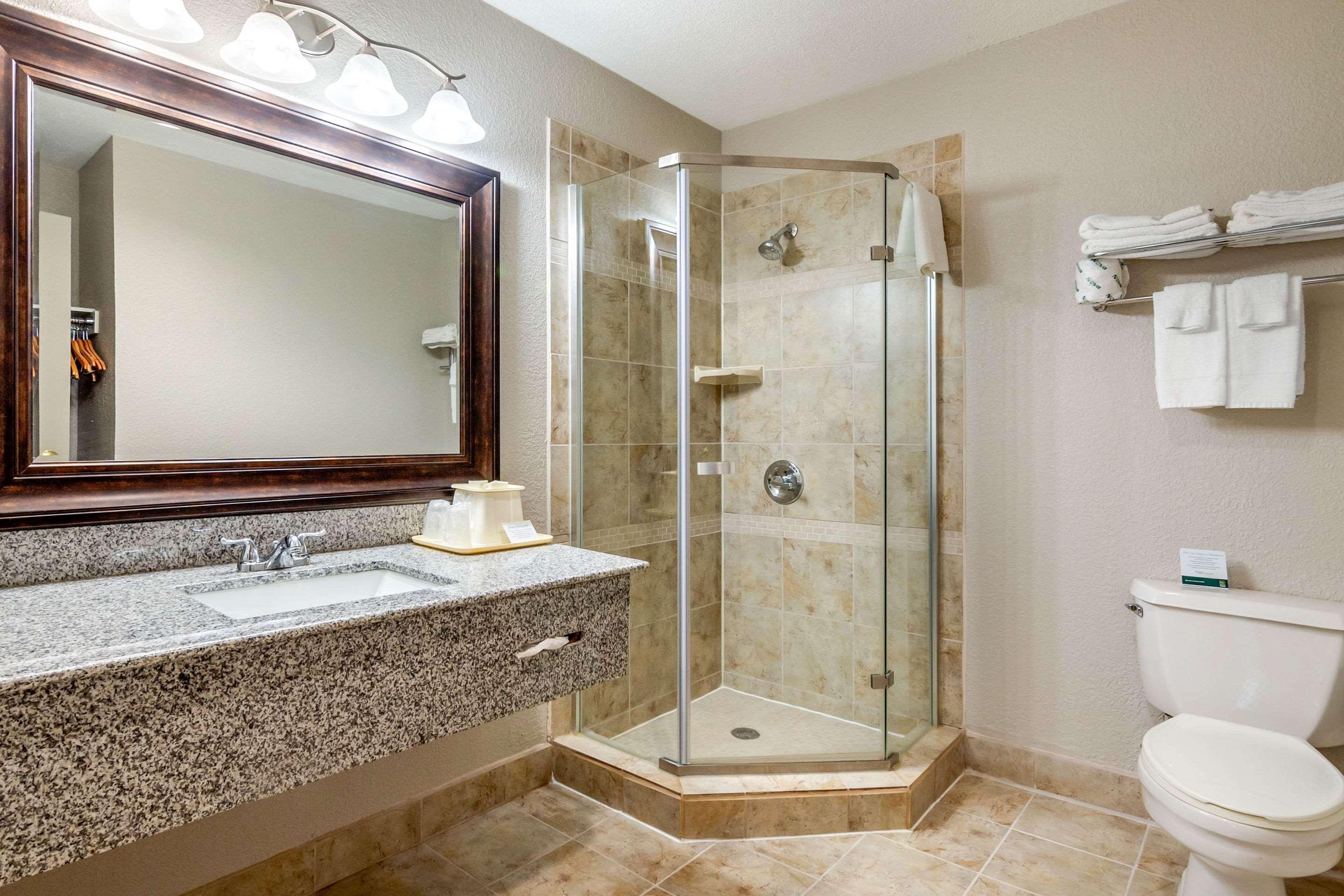 Quality Suites Kansas City International Airport Buitenkant foto