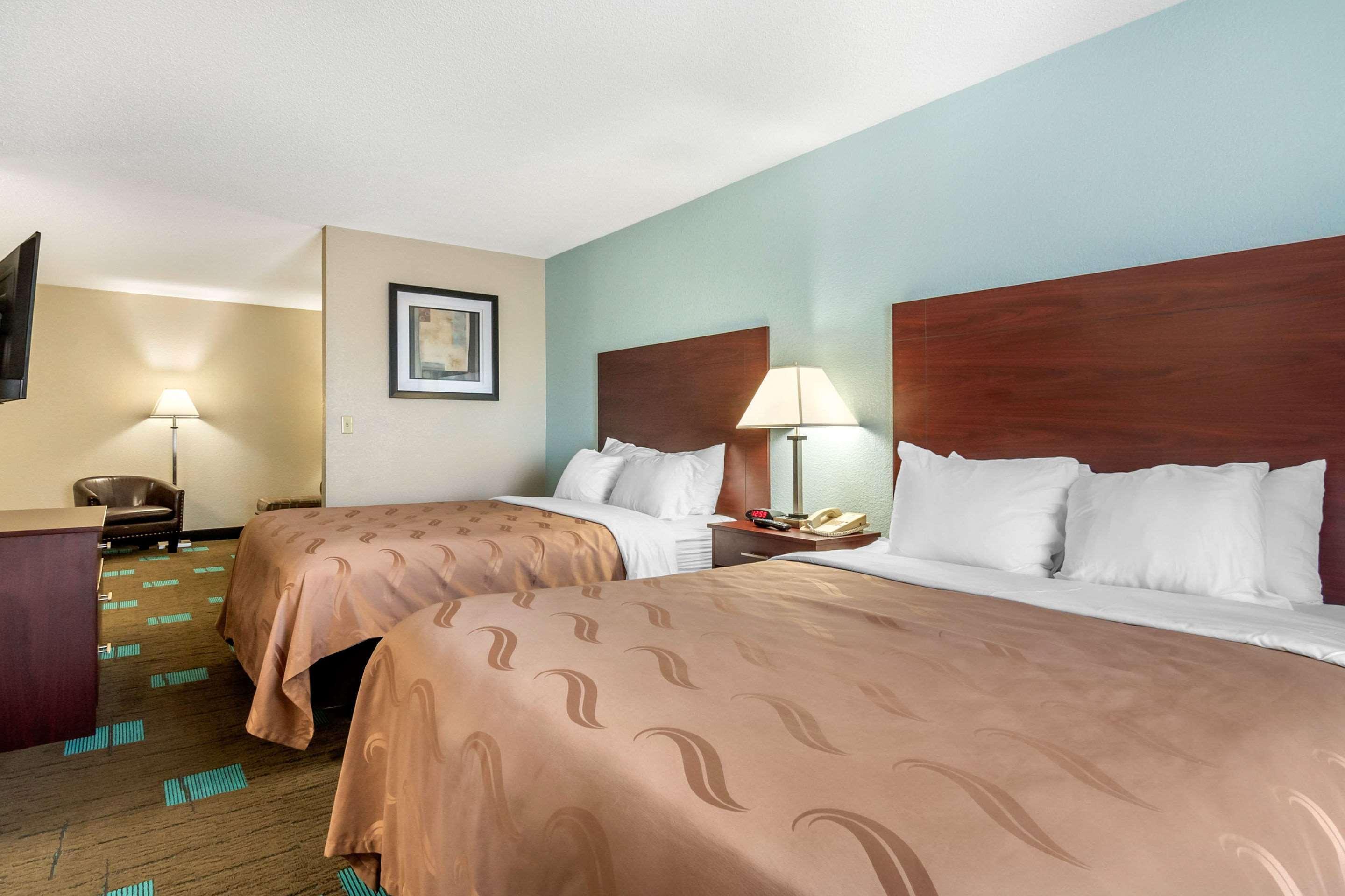 Quality Suites Kansas City International Airport Buitenkant foto