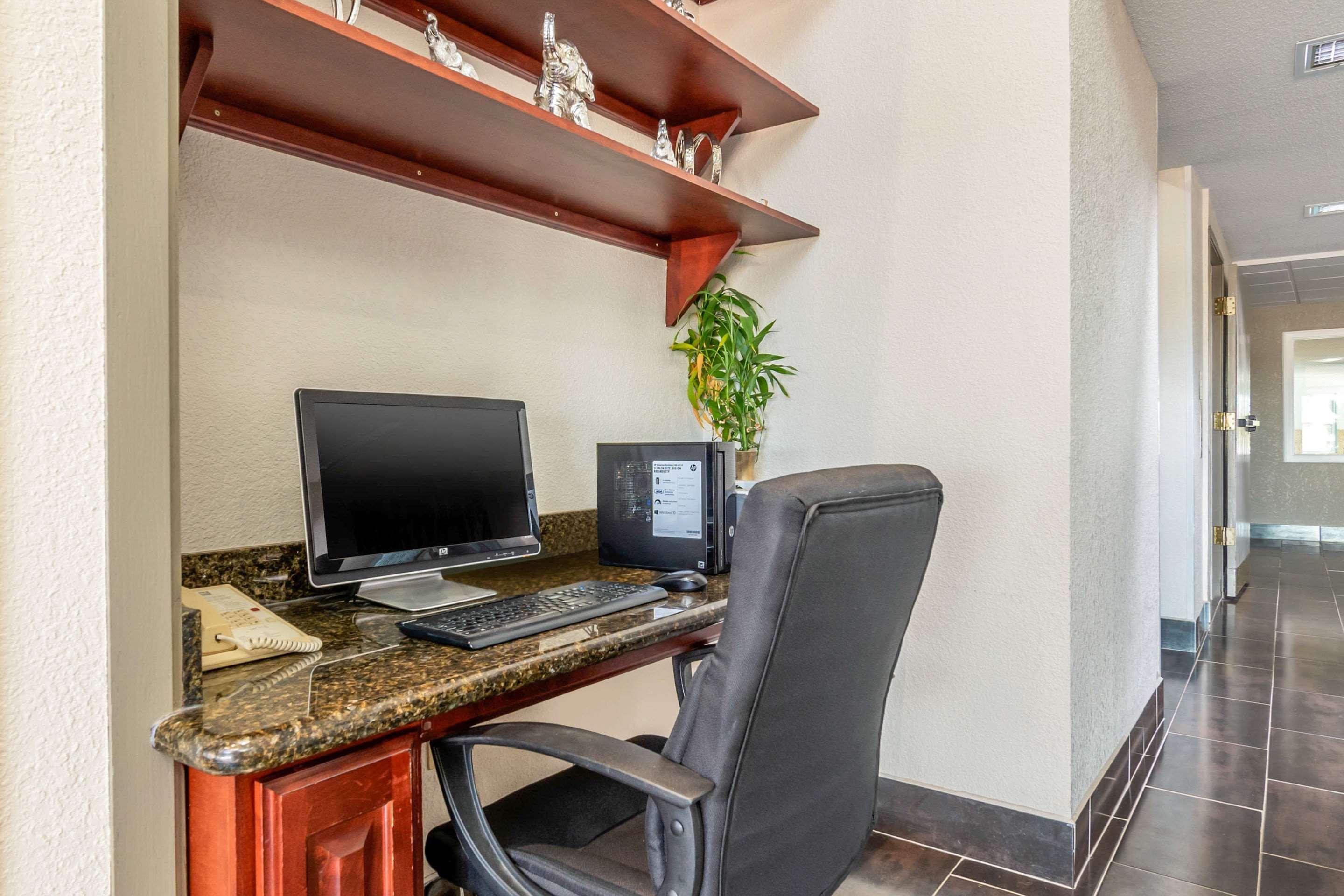 Quality Suites Kansas City International Airport Buitenkant foto