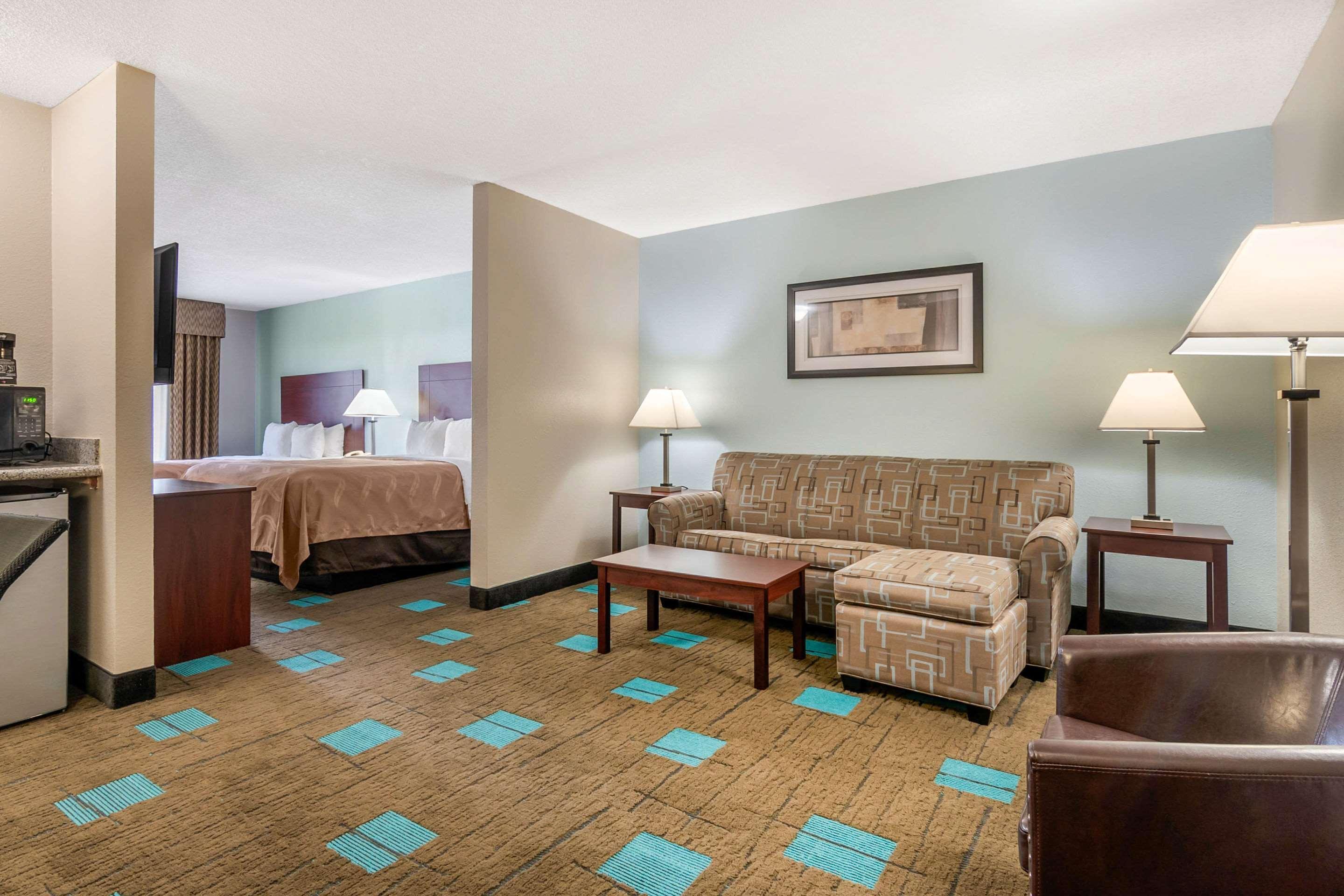 Quality Suites Kansas City International Airport Buitenkant foto