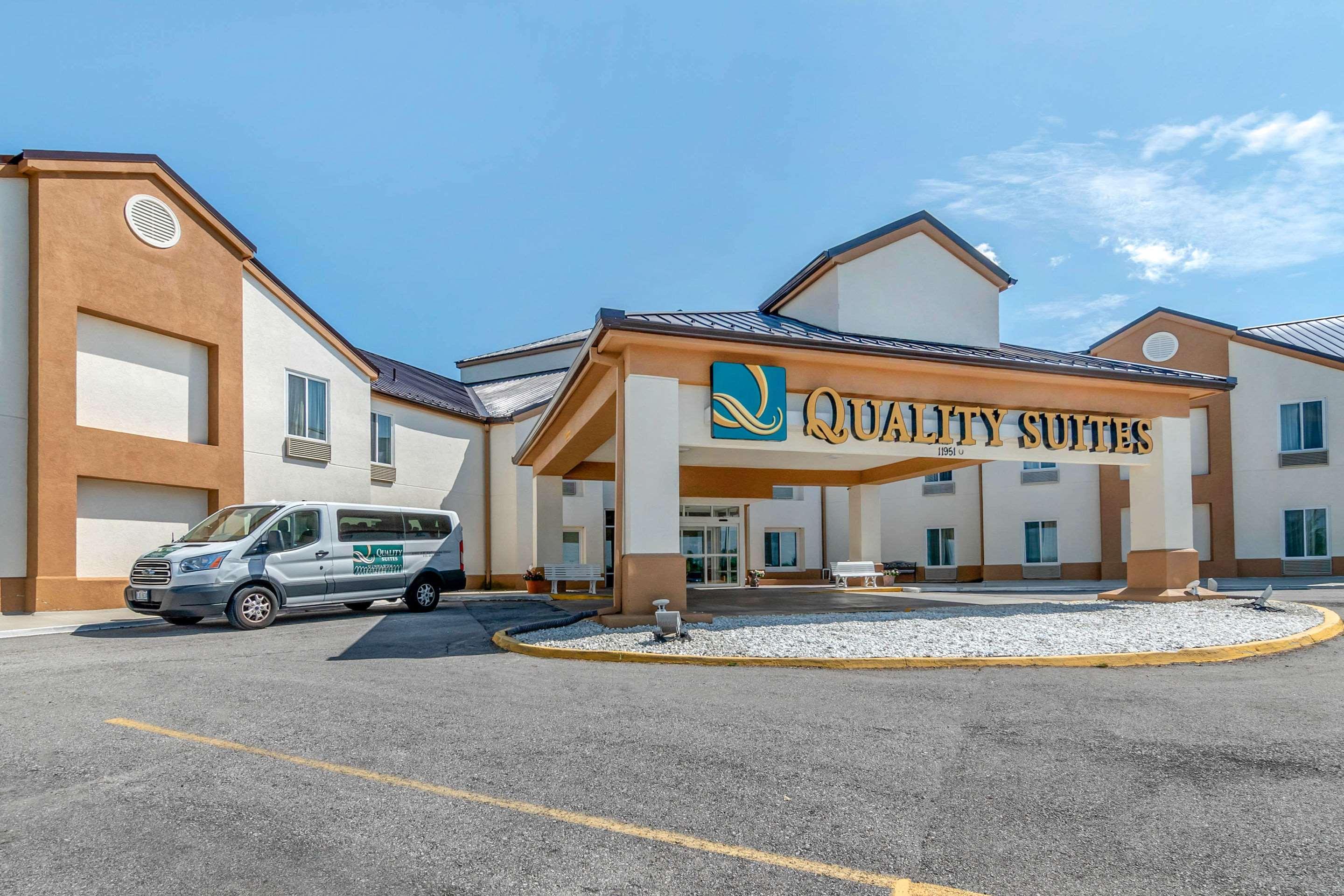 Quality Suites Kansas City International Airport Buitenkant foto