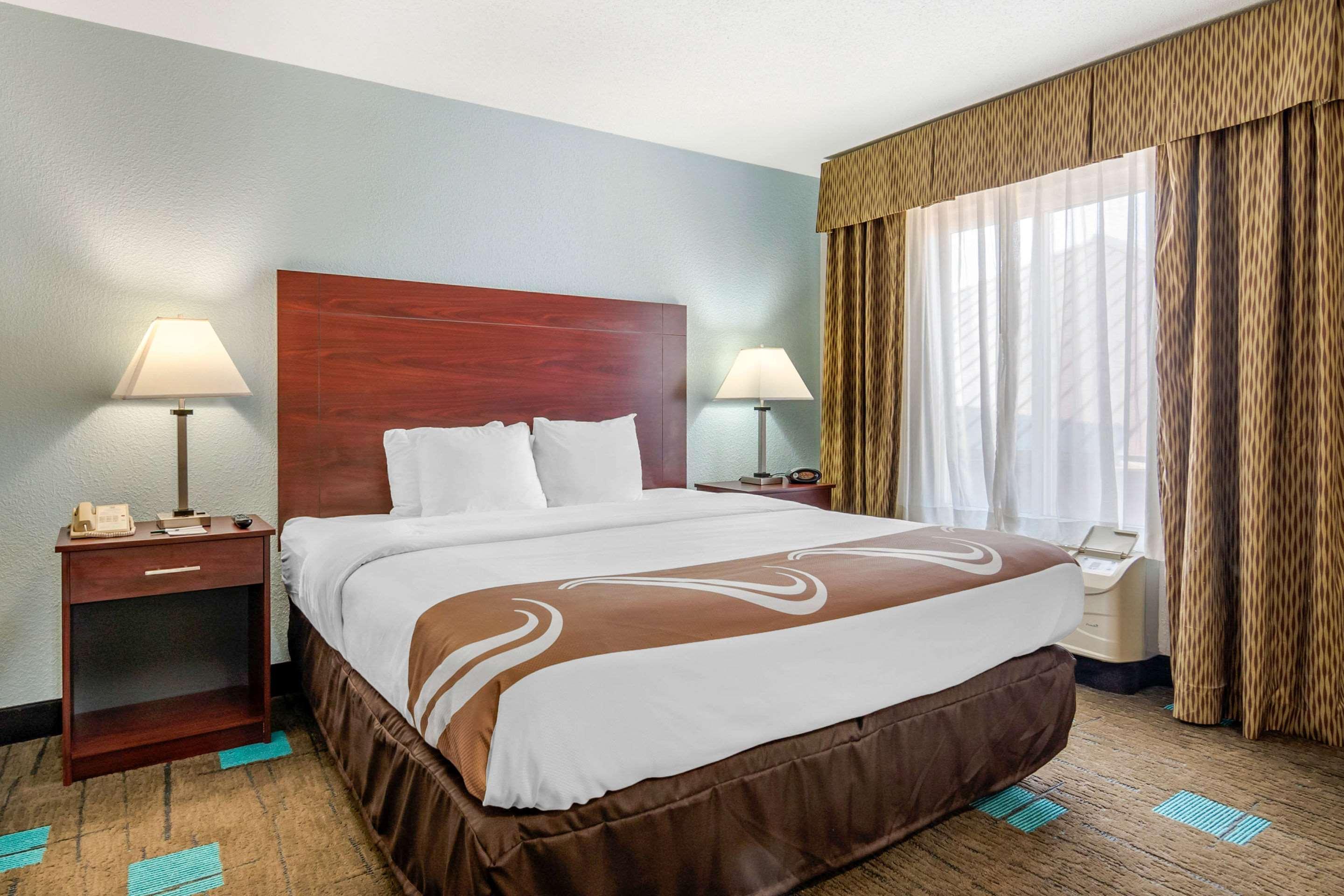 Quality Suites Kansas City International Airport Buitenkant foto