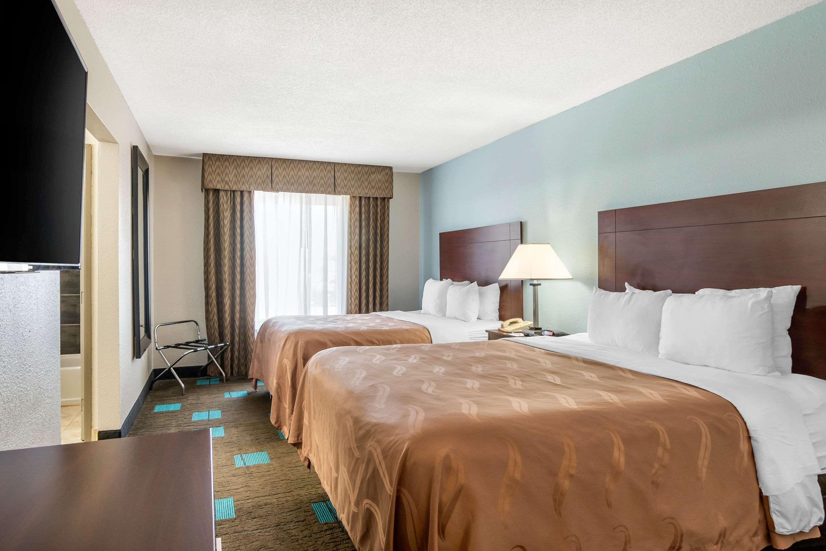 Quality Suites Kansas City International Airport Buitenkant foto