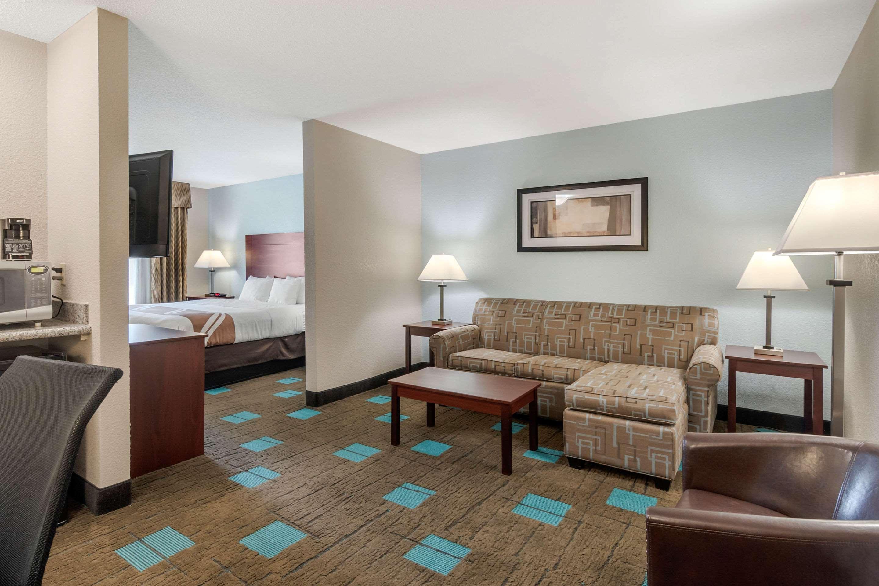 Quality Suites Kansas City International Airport Buitenkant foto
