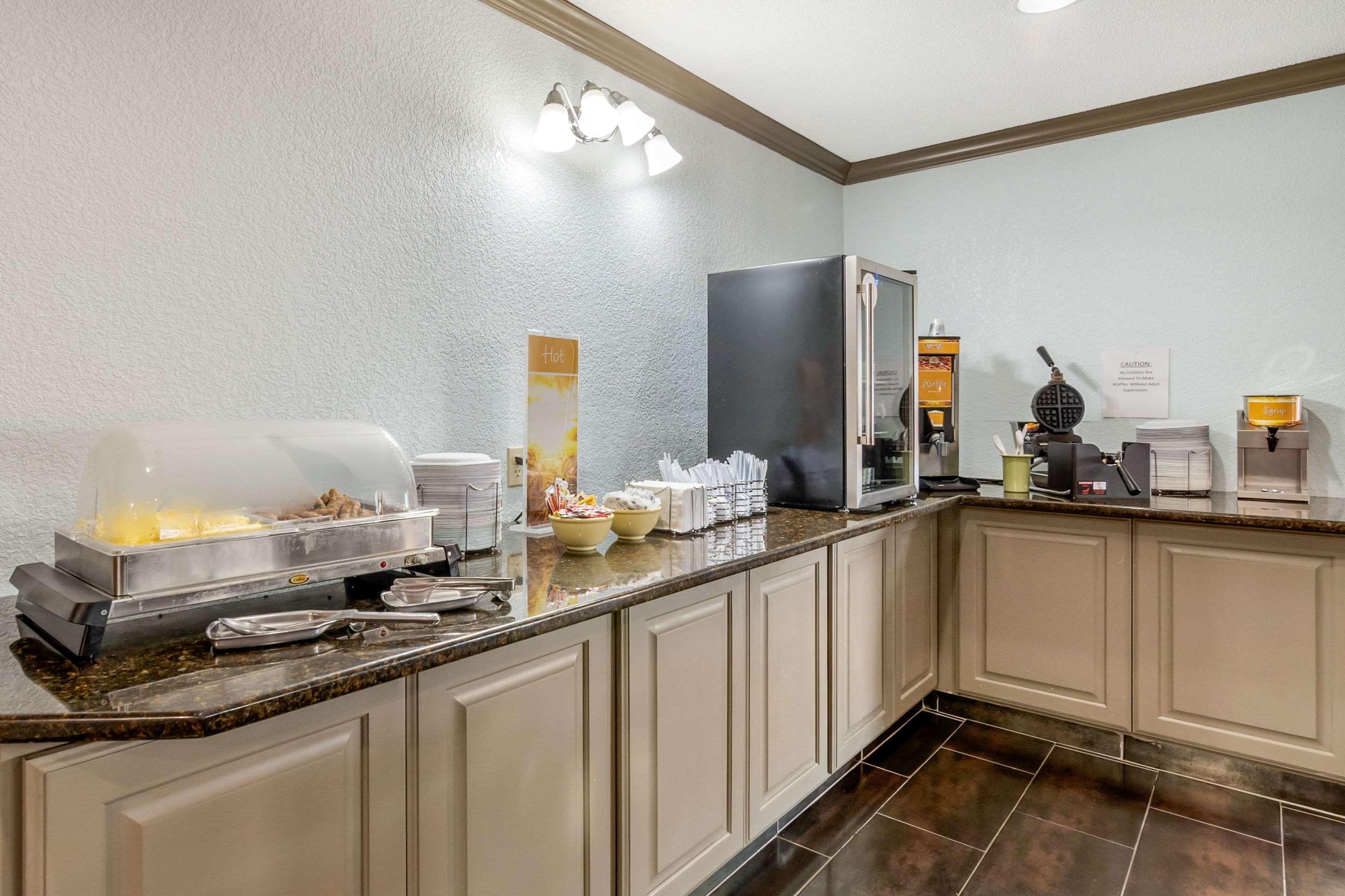 Quality Suites Kansas City International Airport Buitenkant foto