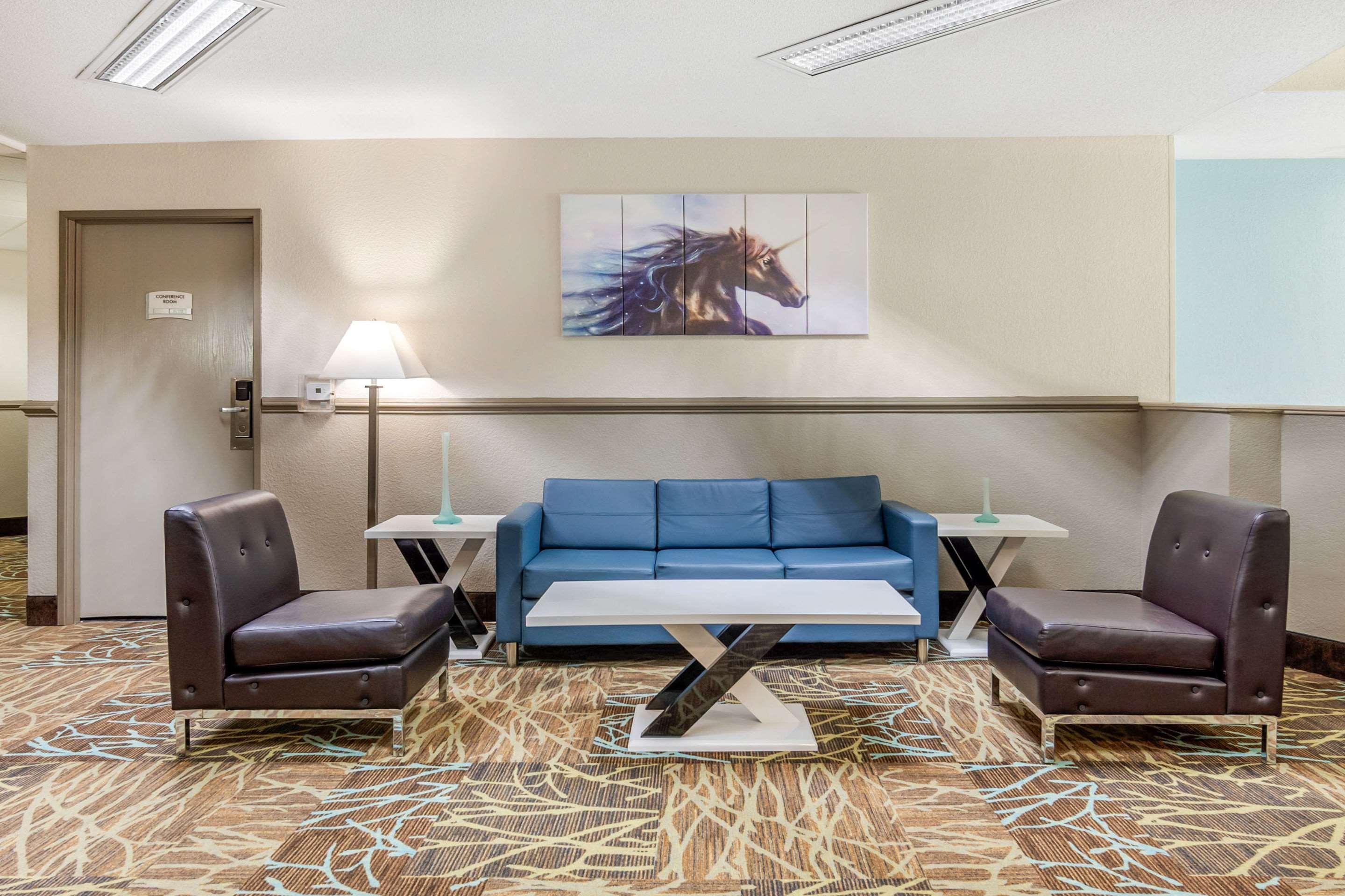 Quality Suites Kansas City International Airport Buitenkant foto