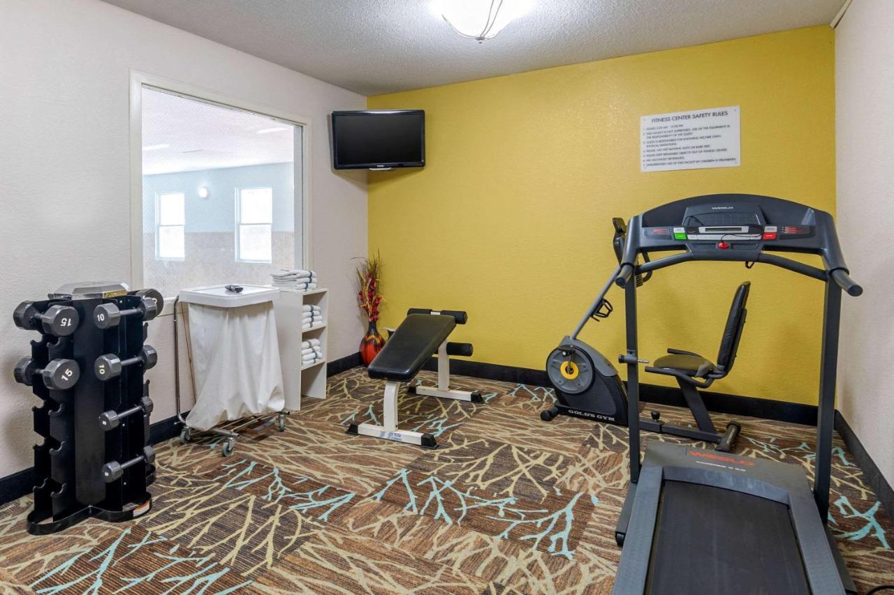 Quality Suites Kansas City International Airport Buitenkant foto